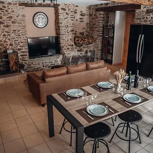 Rare, Belle Maison De 90 M2 Au Pied Du Château Fougères